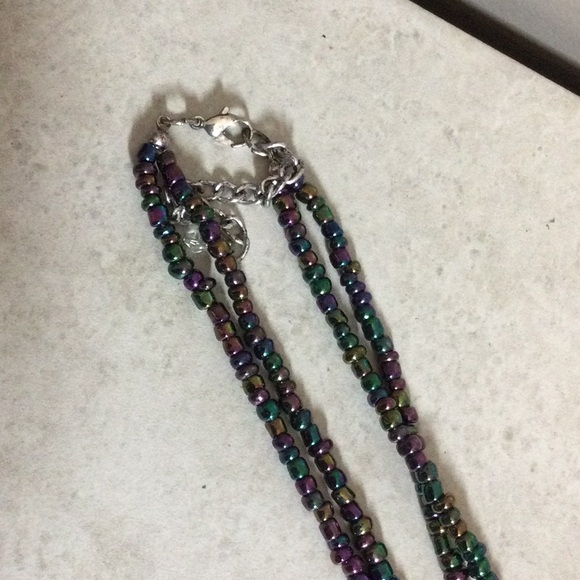 Iridescent bead necklace with Puka shells and  starburst pendant - Picture 6 of 7